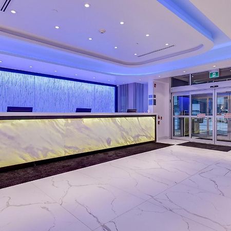 Est Hotel Toronto Bagian luar foto