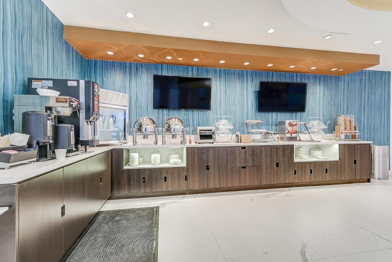 Est Hotel Toronto Bagian luar foto