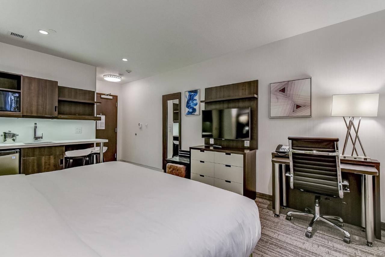 Est Hotel Toronto Bagian luar foto