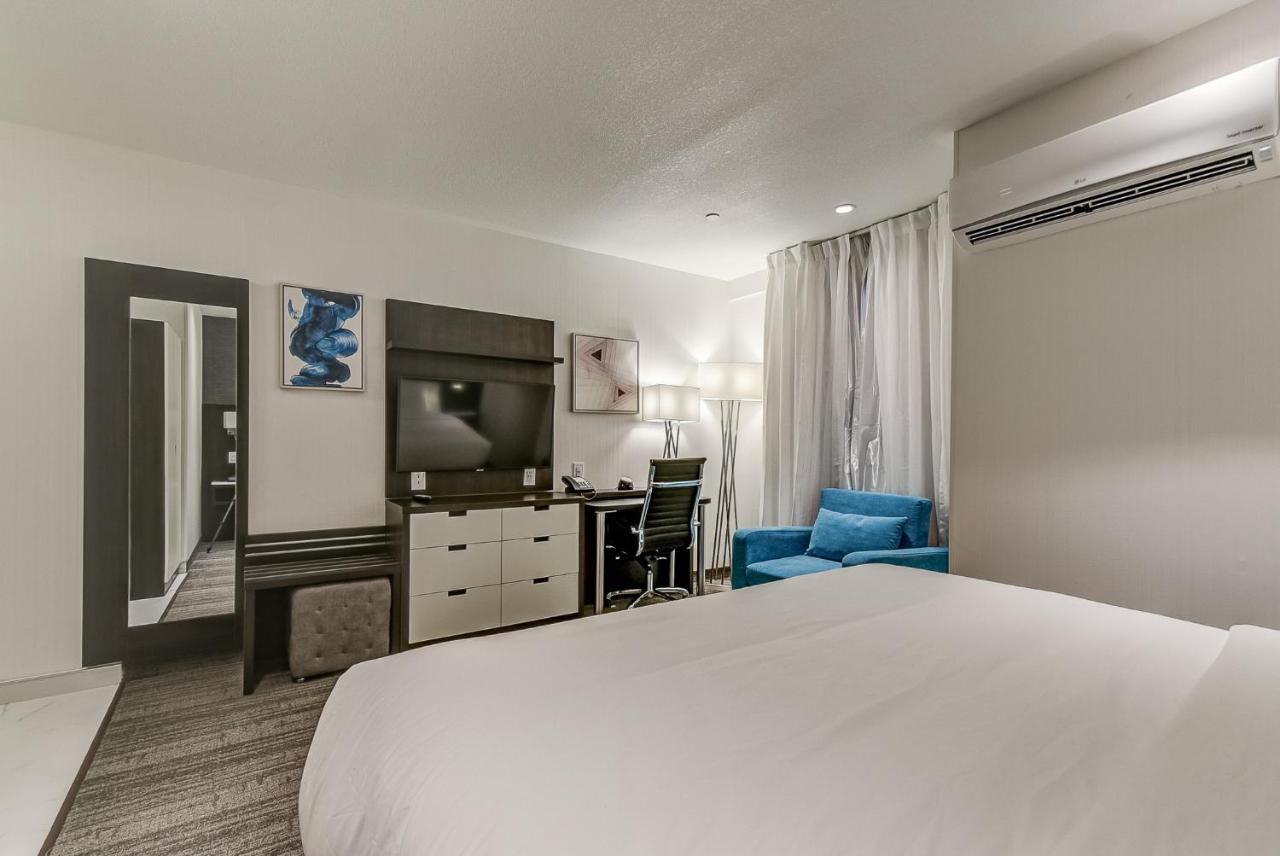 Est Hotel Toronto Bagian luar foto
