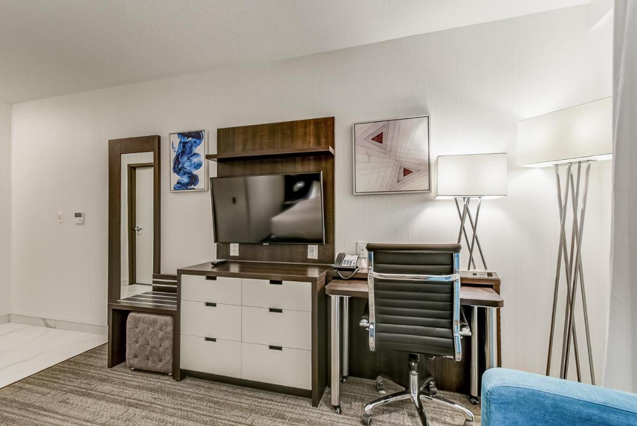 Est Hotel Toronto Bagian luar foto