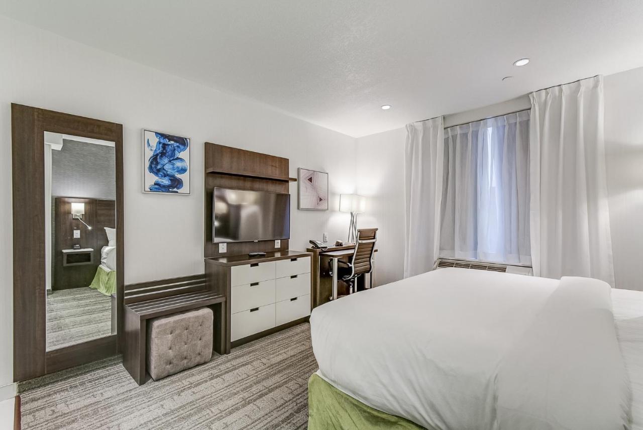 Est Hotel Toronto Bagian luar foto