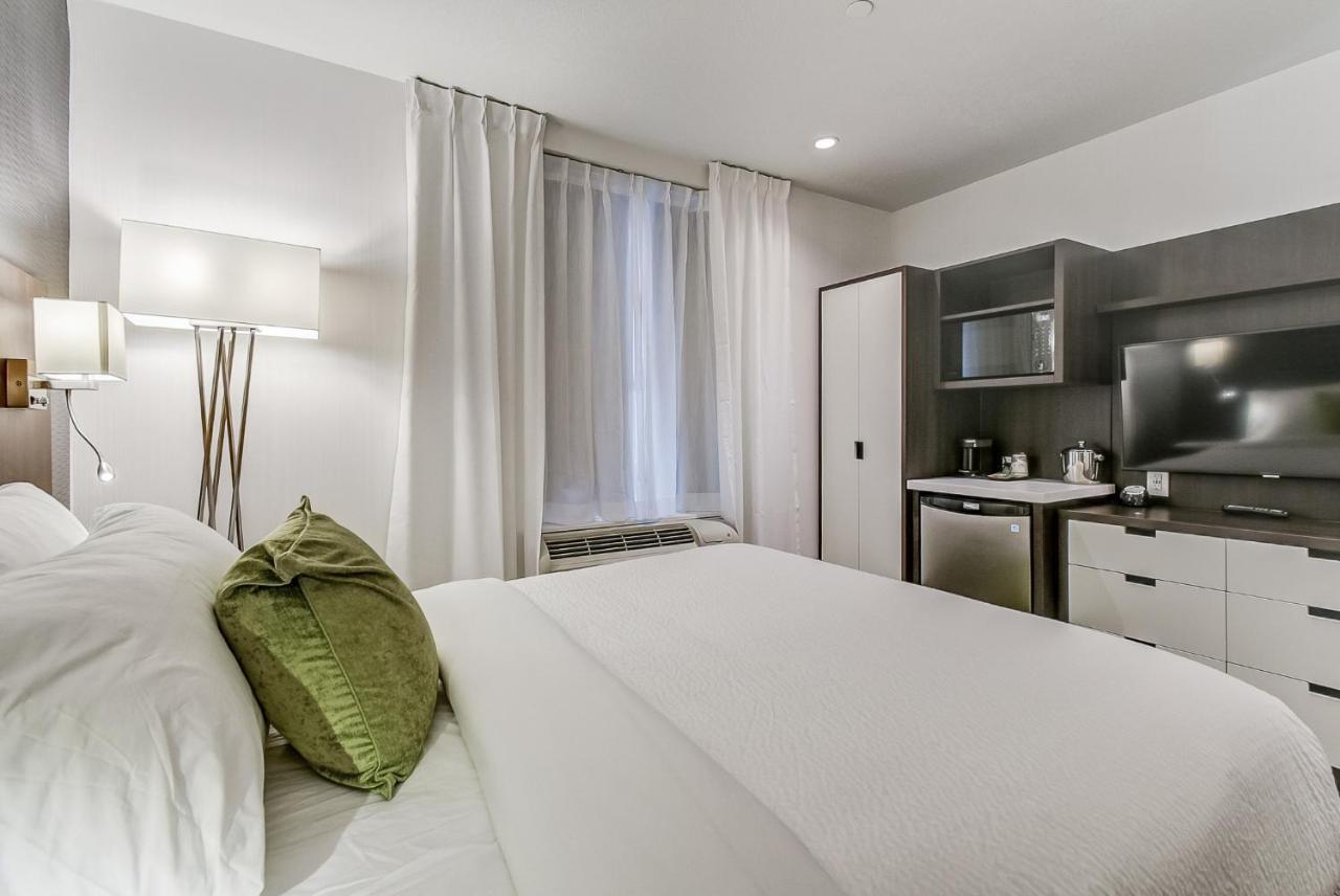 Est Hotel Toronto Bagian luar foto